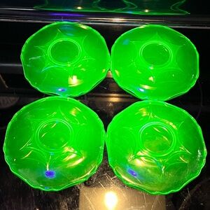4 Vintage Cambridge Uranium Glass Plates – Glow Green under UV